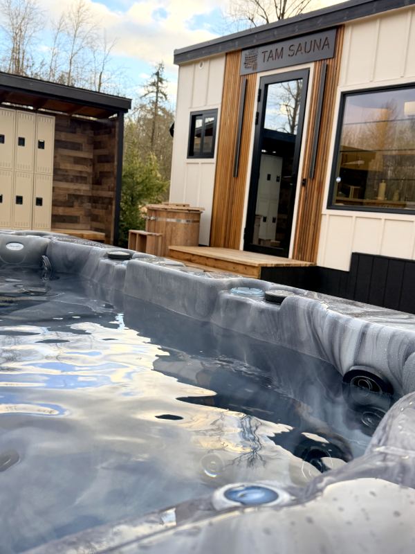 Hot tub on the deck by the sauna house