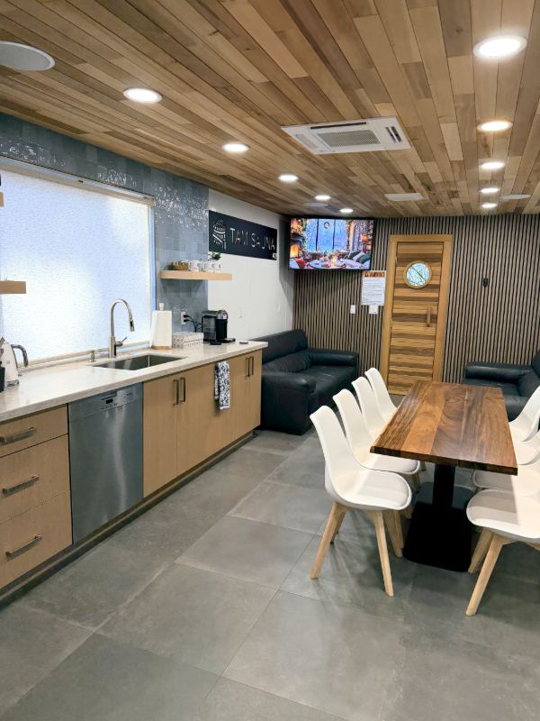 Lounge with kitchen and dining table