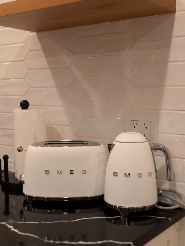 Toaster and kettle on the kitchen counter