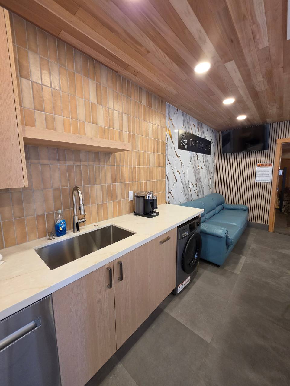 Kitchen counter and sofa in the lounge